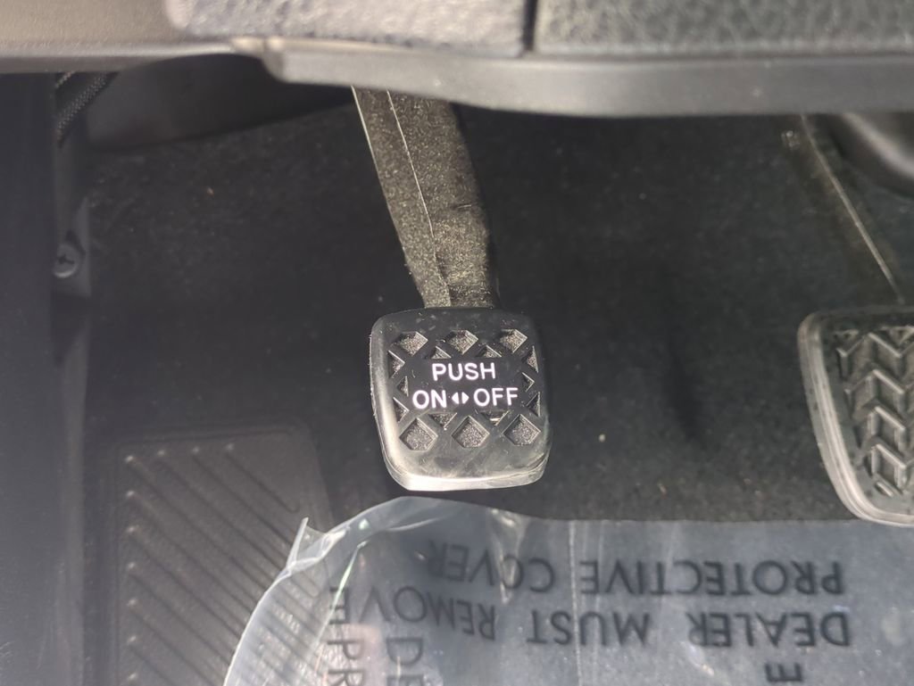 Used 2019 Toyota Camry SE image 25