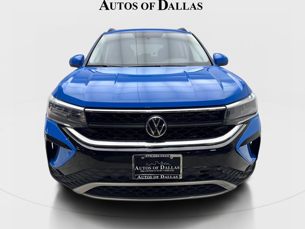 Used 2022 Volkswagen Taos SE w/ Panoramic Sunroof Package AWD/4WD image 3