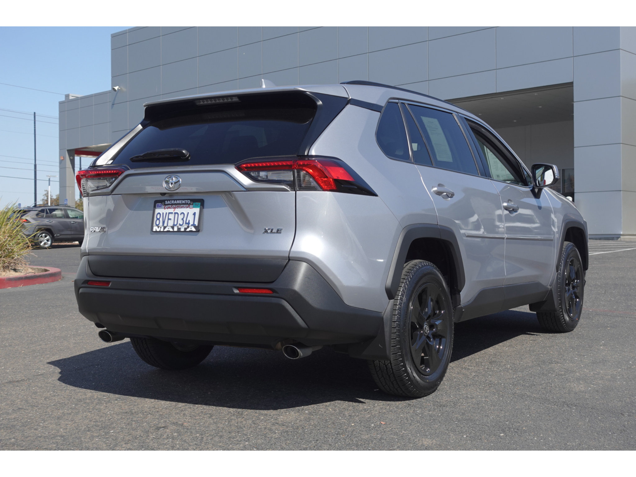 Used 2021 Toyota RAV4 XLE w/ XLE Grade Weather Package FWD image 3