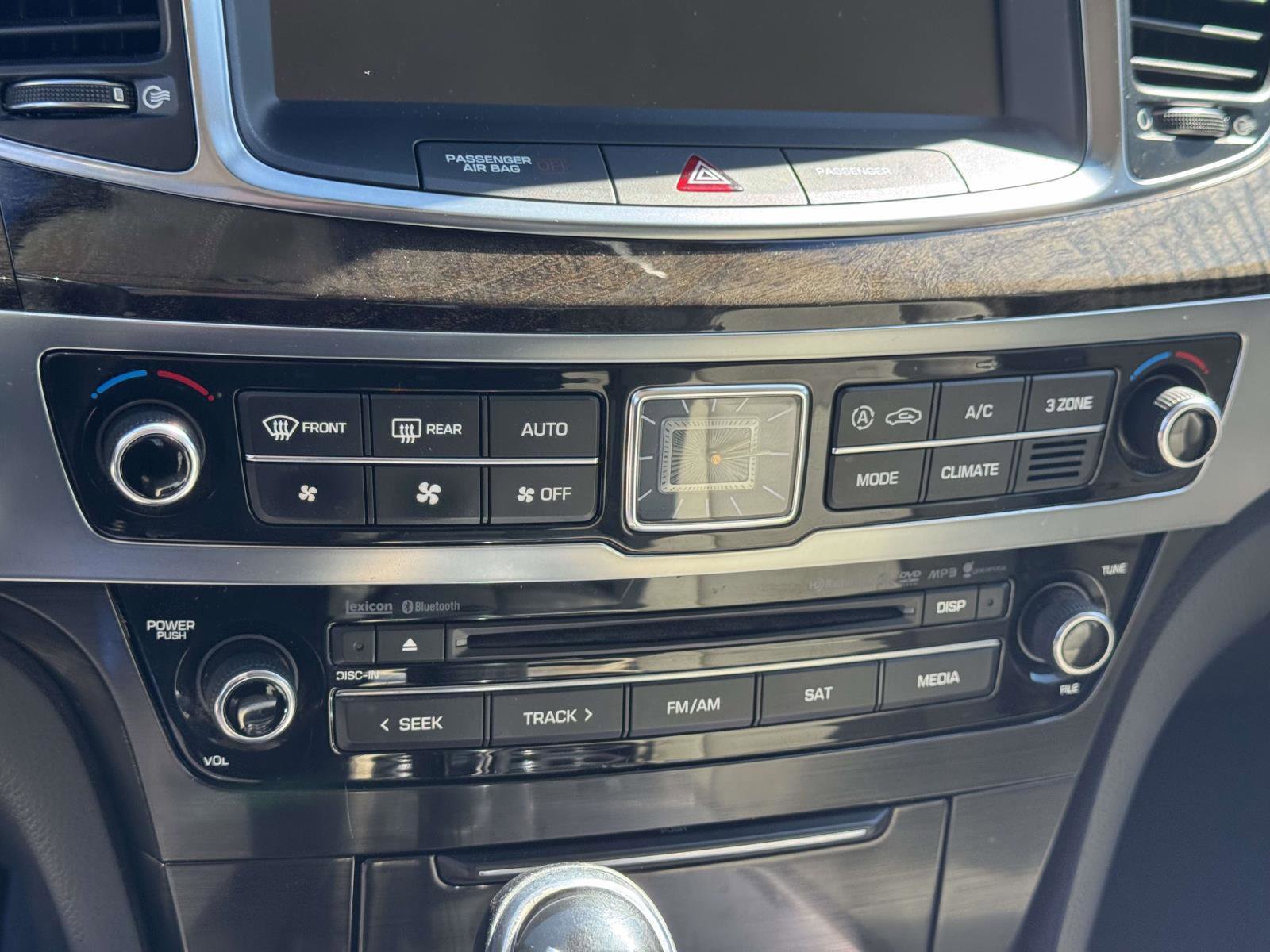 Used 2014 Hyundai Equus Signature RWD image 27