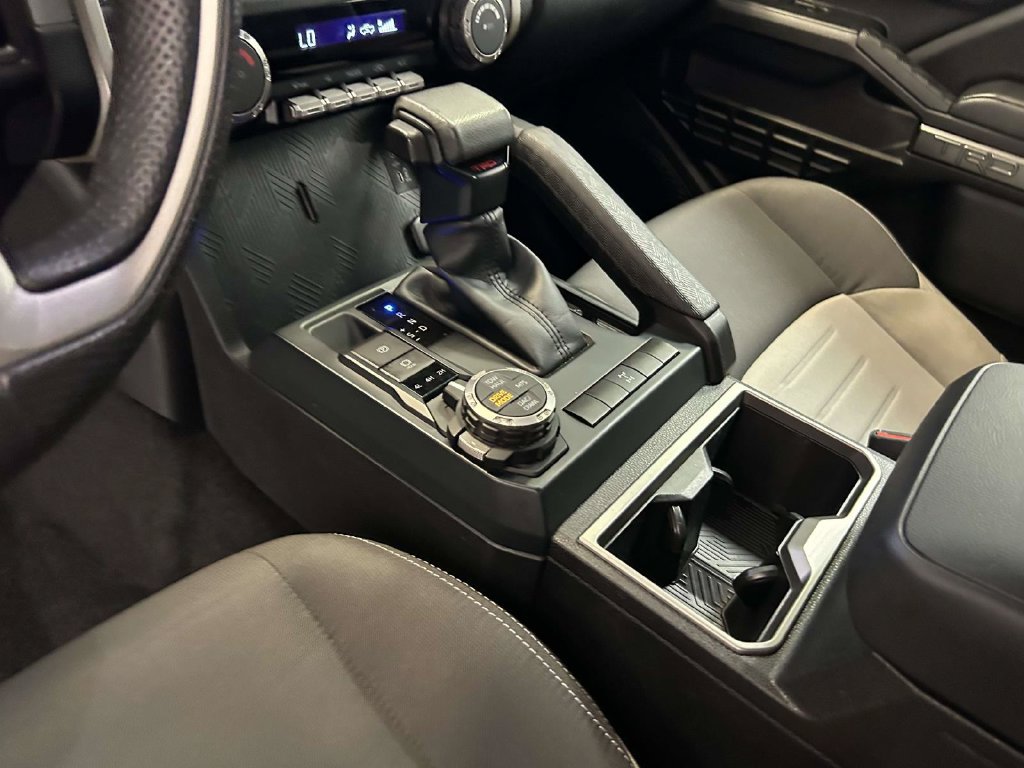 Used 2024 Toyota Tacoma TRD Off-Road AWD/4WD image 17