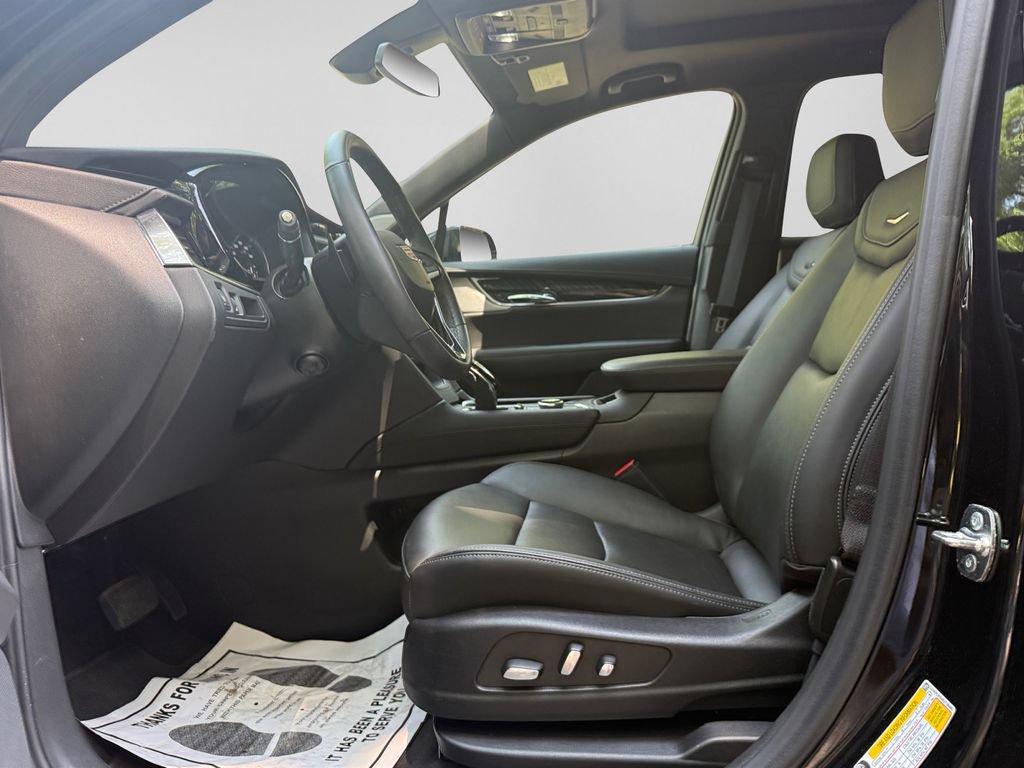 Used 2024 Cadillac XT6 Premium Luxury w/ LPO, Floor Liner Package FWD image 9