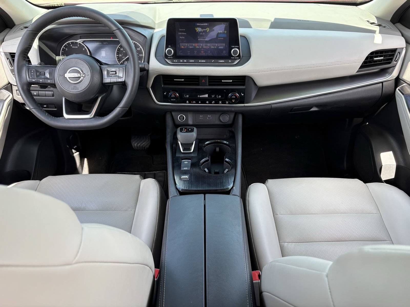 Used 2023 Nissan Rogue SV w/ SV Premium B Package FWD image 18