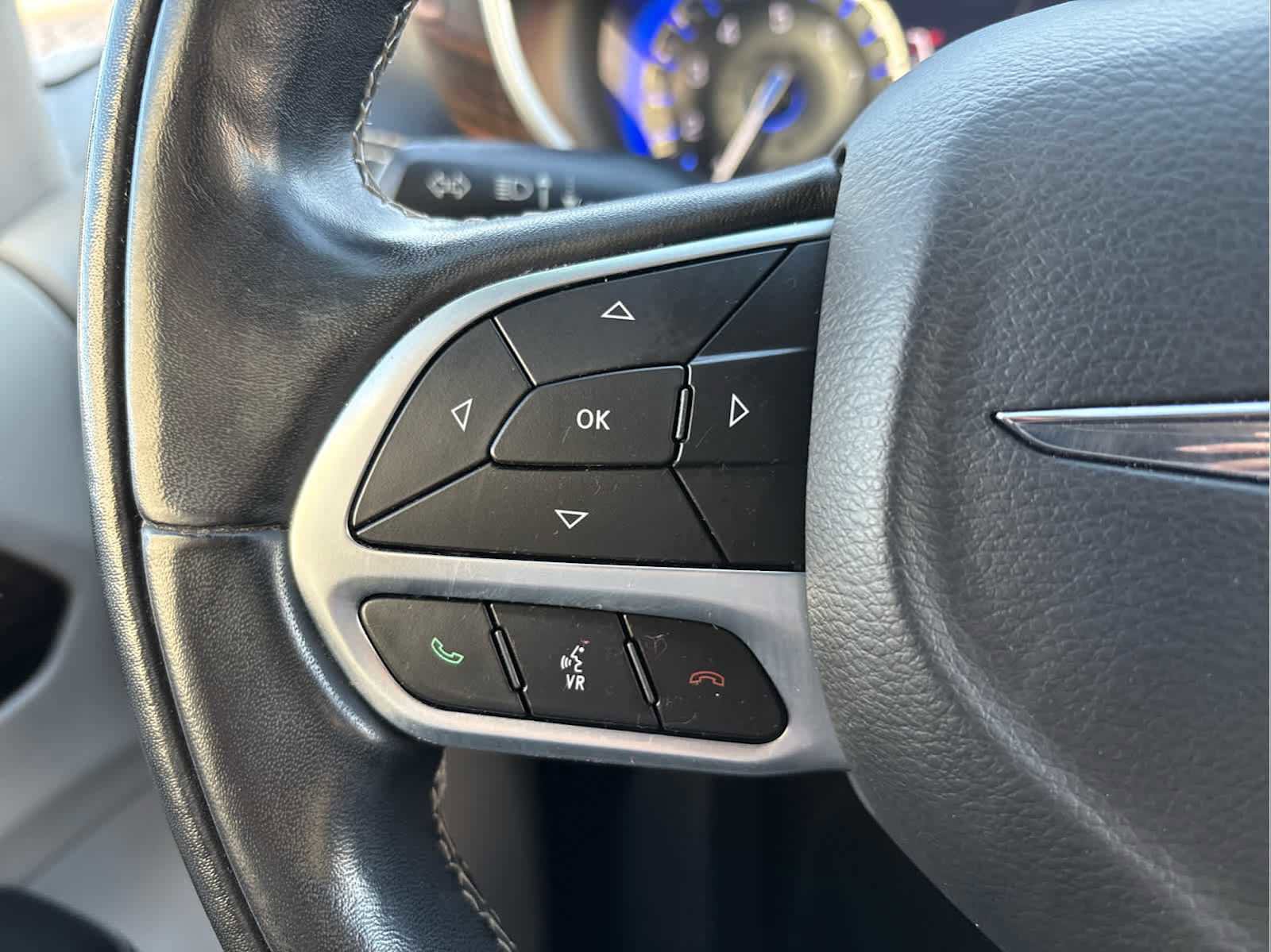 Used 2022 Chrysler Pacifica Limited FWD image 25