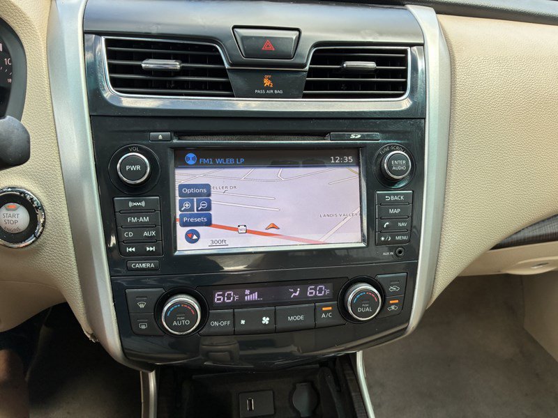 Used 2013 Nissan Altima 2.5 SL w/ Technology Pkg FWD image 11