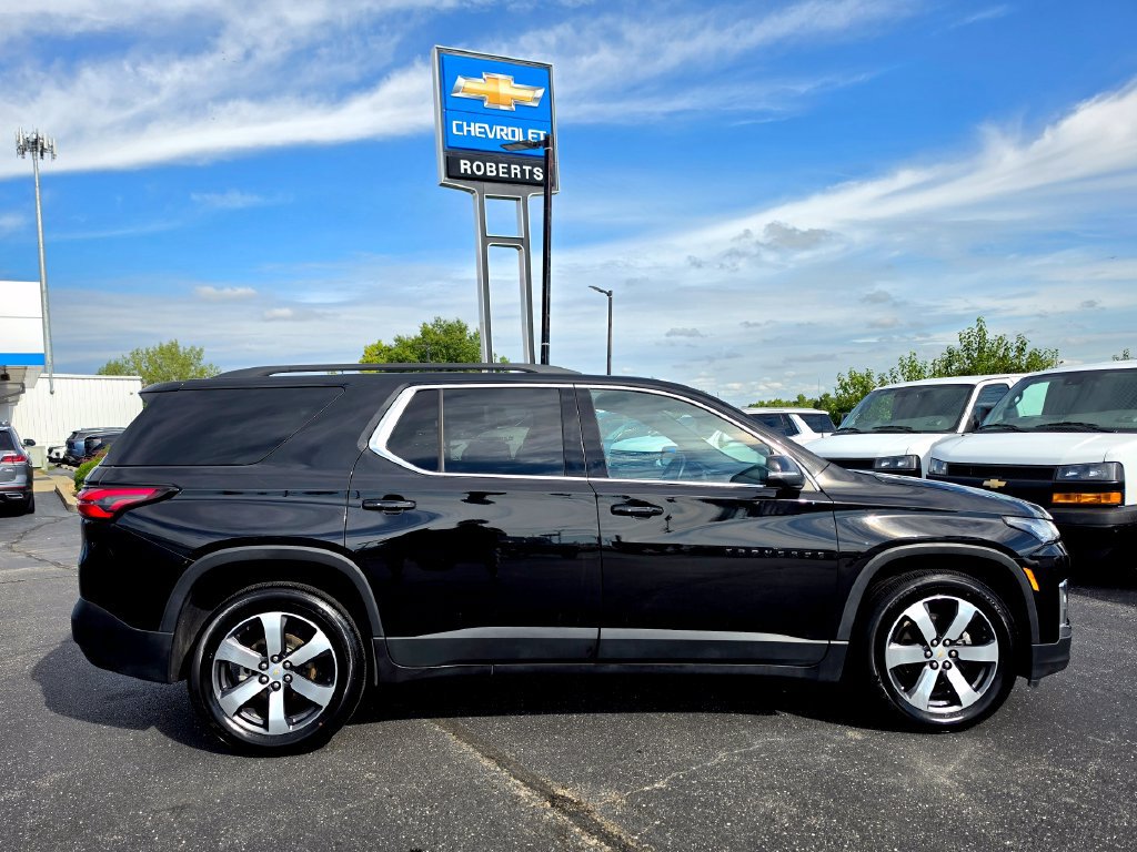 Used 2023 Chevrolet Traverse LT w/ LT Premium Package AWD/4WD image 13