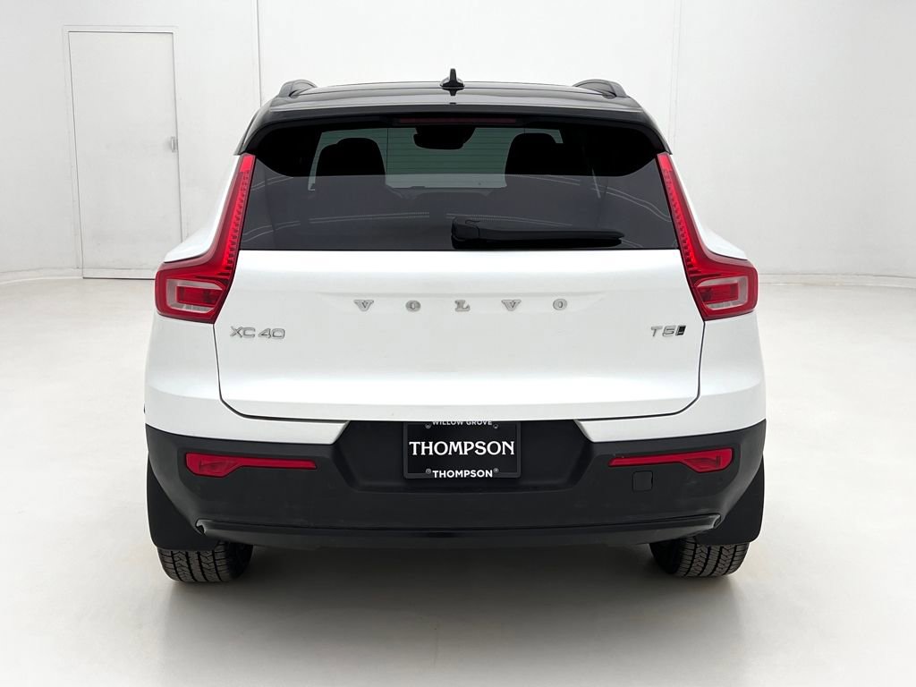 Used 2021 Volvo XC40 T5 R-Design image 12