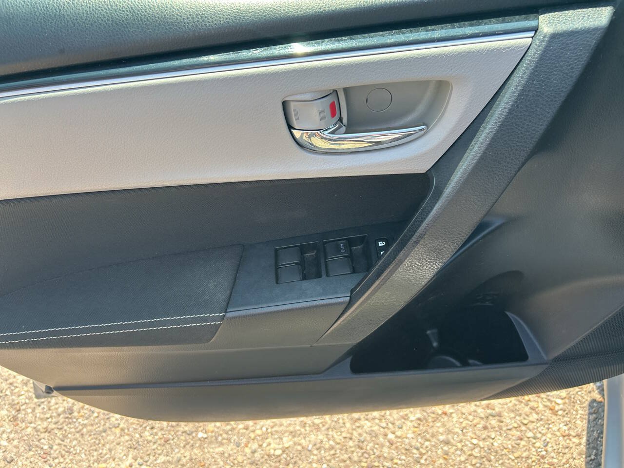 Used 2017 Toyota Corolla LE FWD image 7