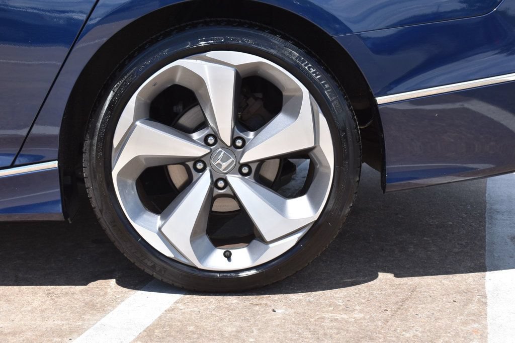 Used 2019 Honda Accord Touring image 11