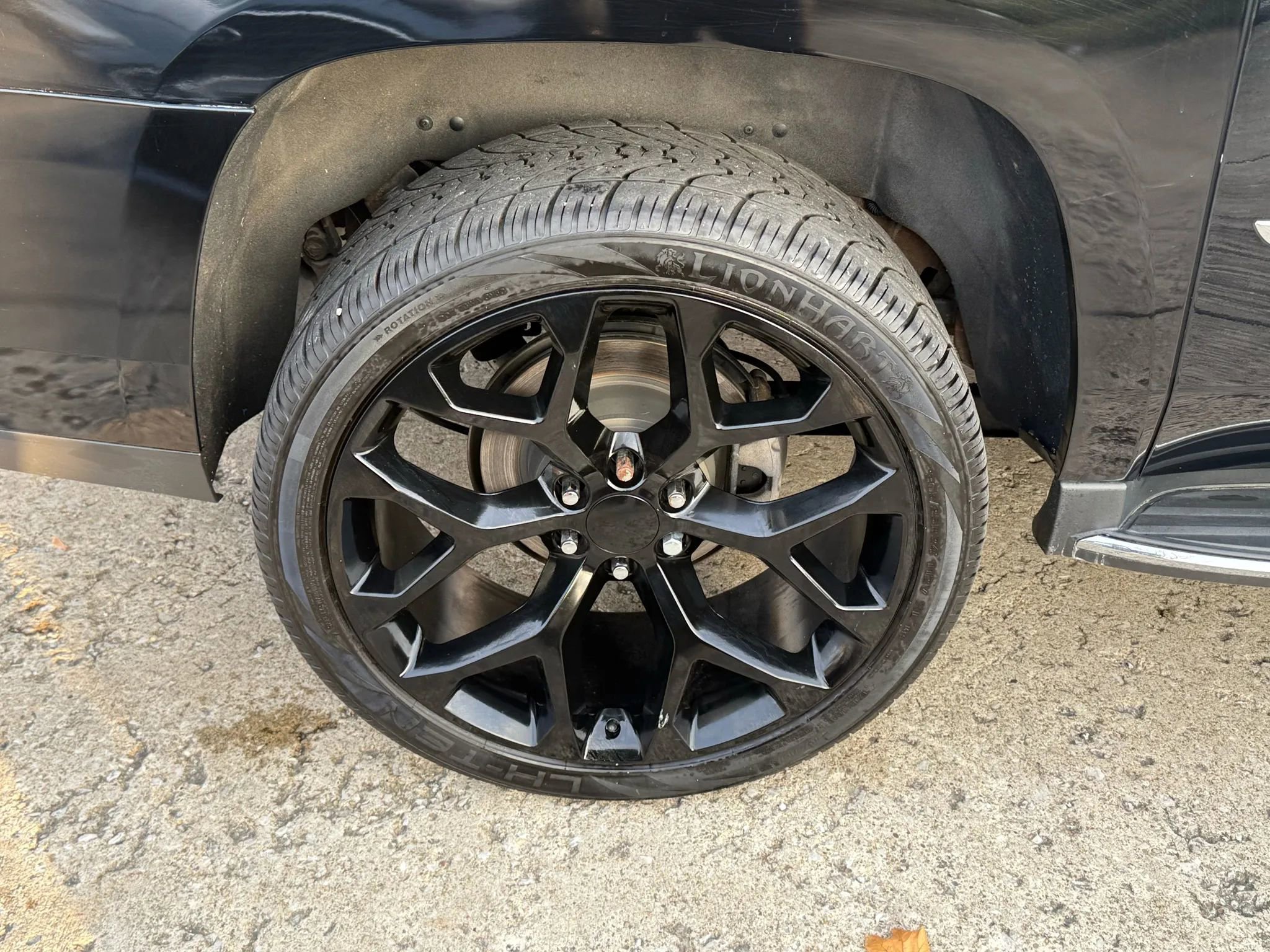 Used 2017 Cadillac Escalade ESV Luxury image 53