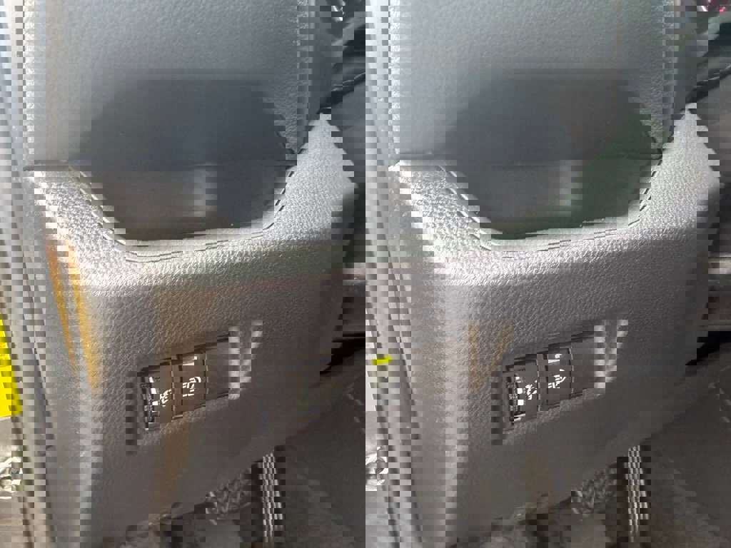 Used 2021 Toyota RAV4 XLE image 13