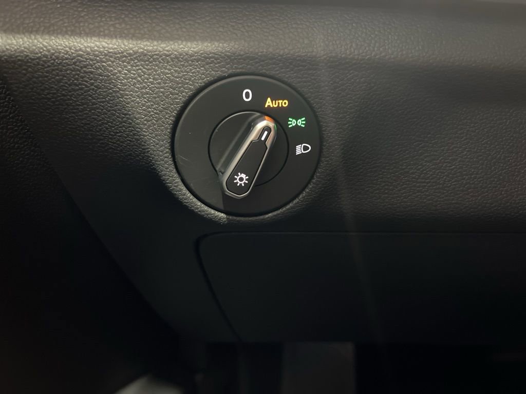 New 2025 Volkswagen Jetta SE image 32