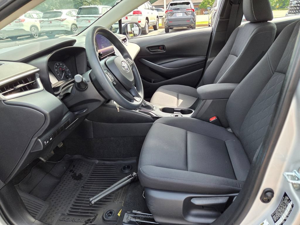 Used 2023 Toyota Corolla LE FWD image 5