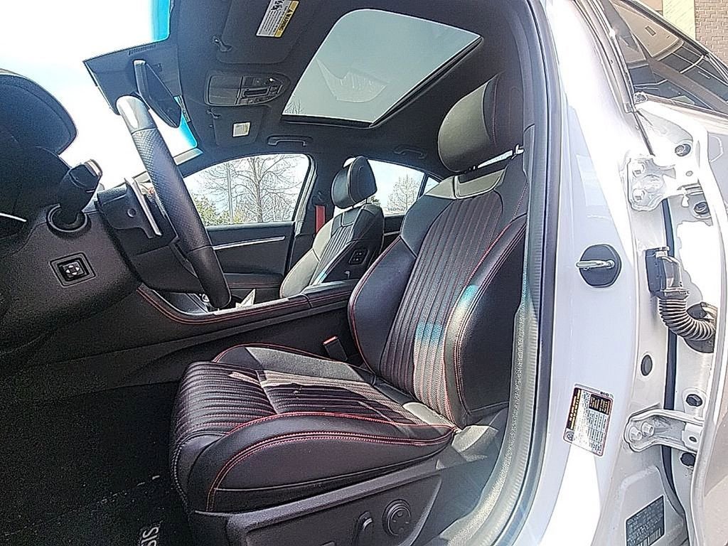 Used 2023 Genesis G70 2.0T w/ Sport Prestige Package image 6