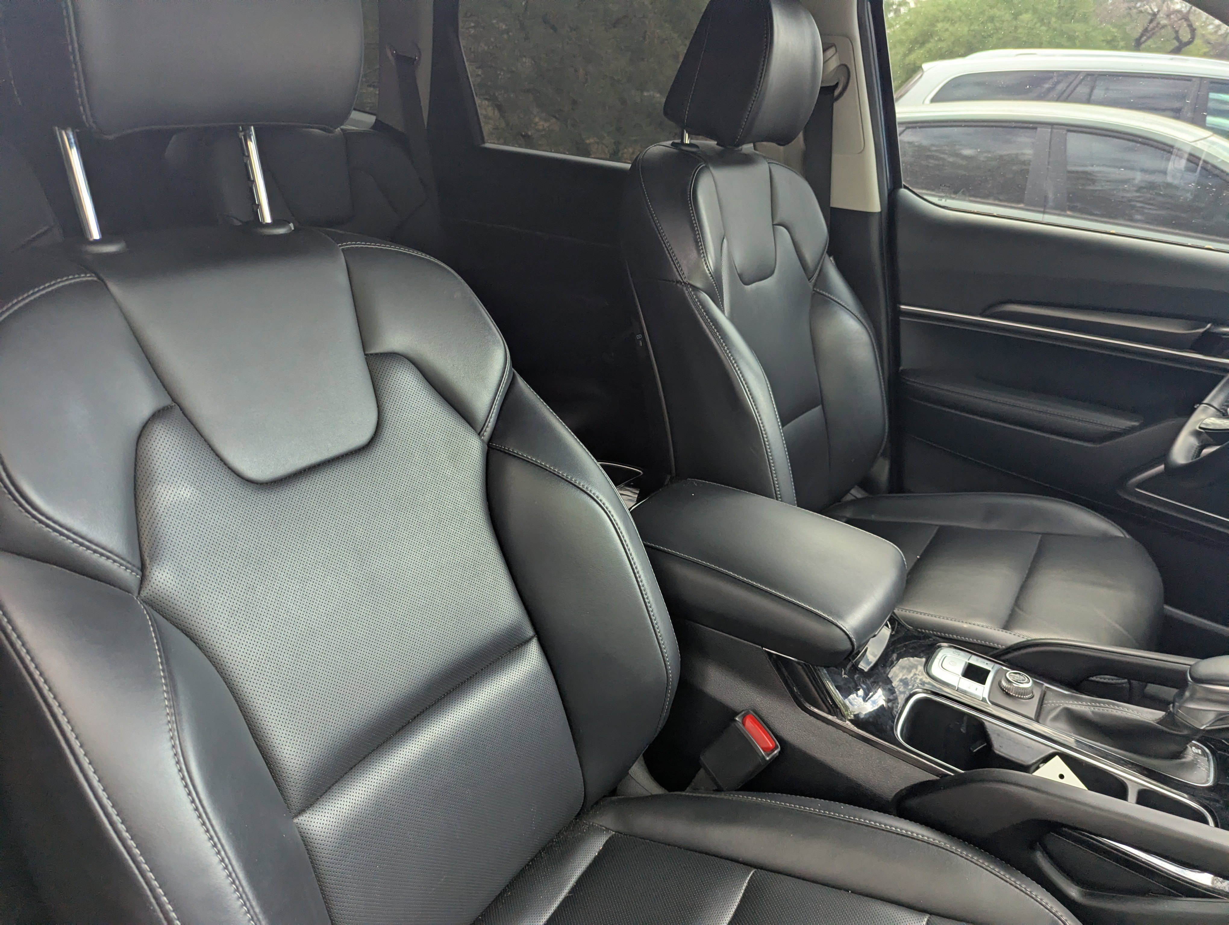 Used 2025 Kia Telluride S FWD image 9