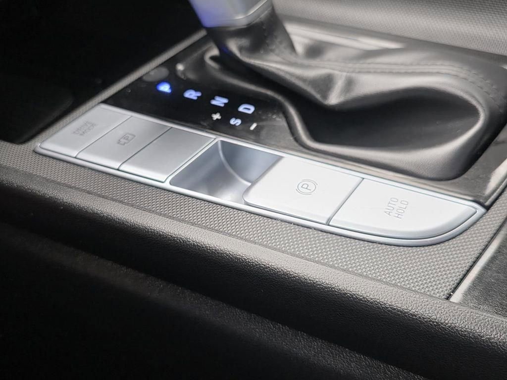 Used 2025 Hyundai Elantra SEL image 15