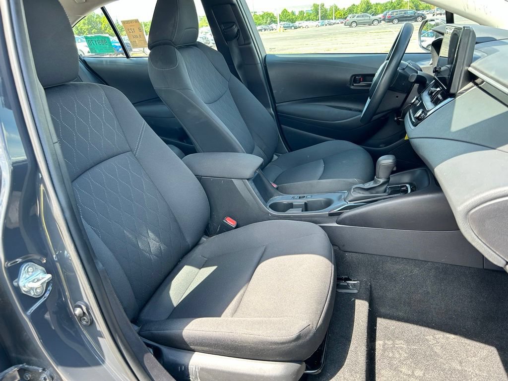 Used 2025 Toyota Corolla LE FWD image 11