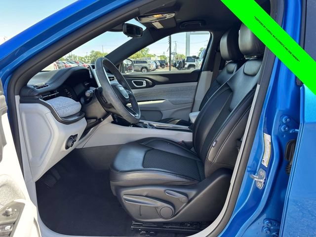 Used 2023 Jeep Compass Latitude AWD/4WD image 3