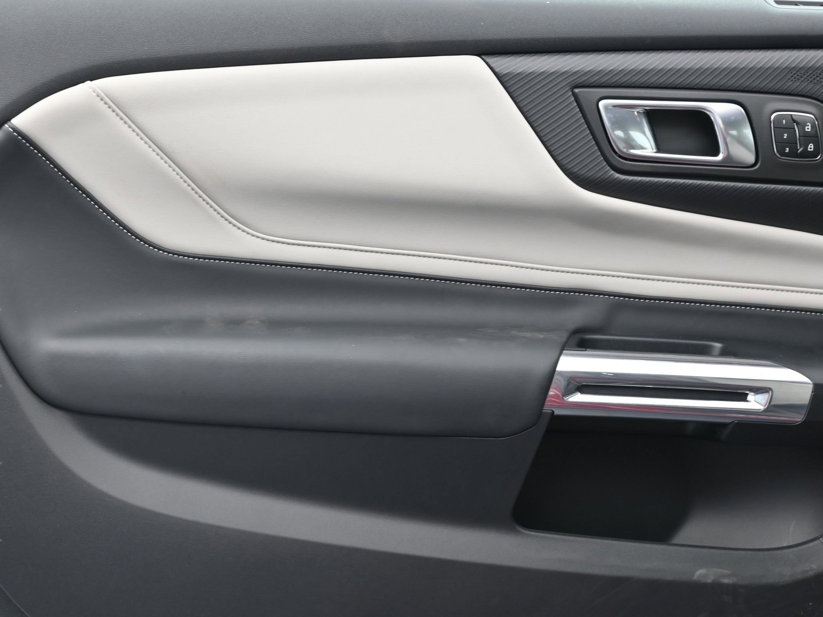 Certified 2025 Ford Mustang Premium image 34