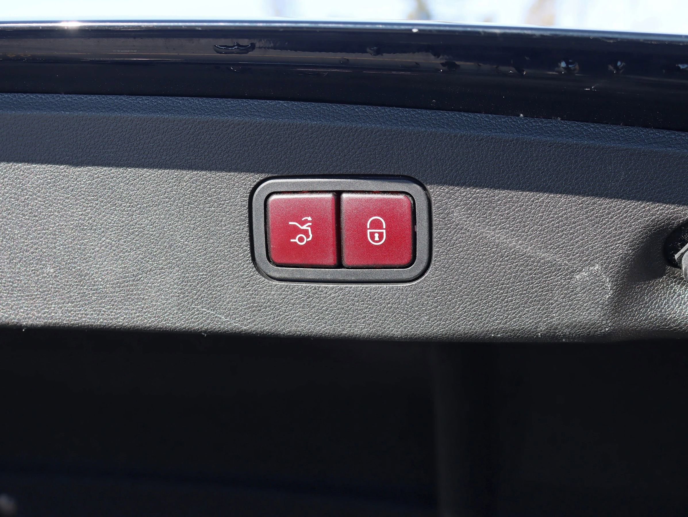 Used 2014 Mercedes-Benz E 350 4MATIC Sedan image 40