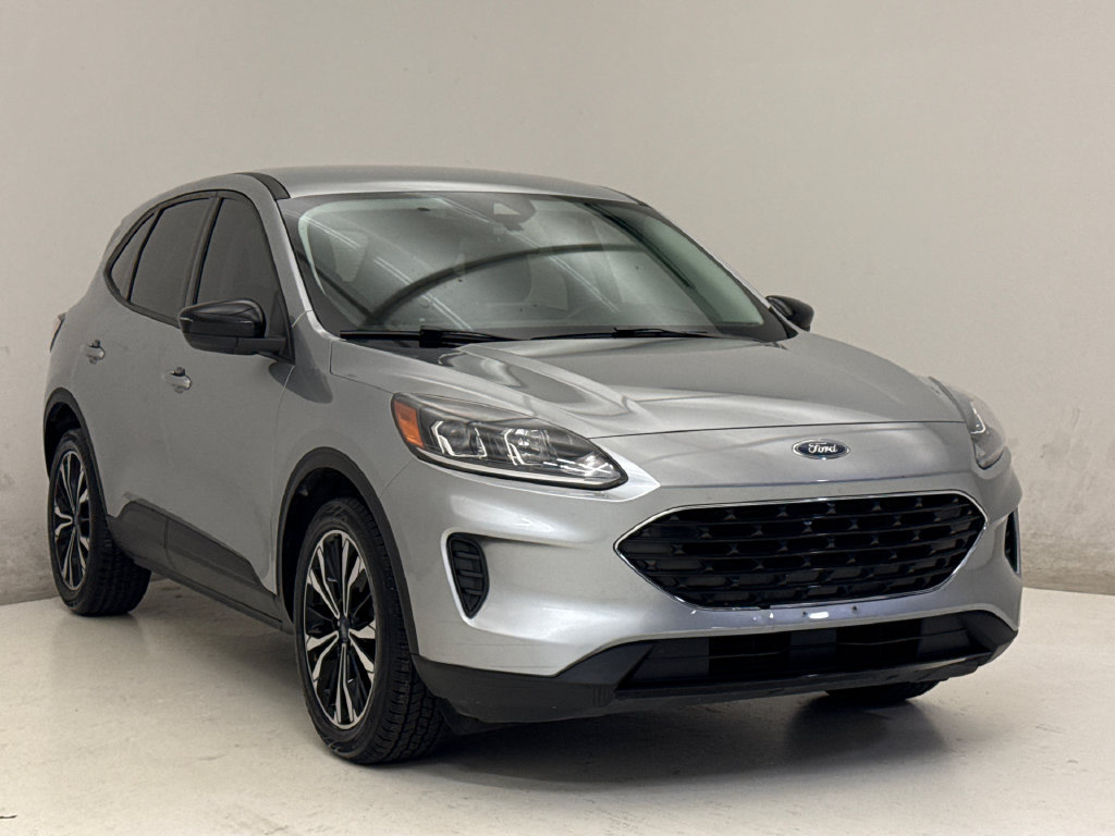 Used 2022 Ford Escape SE w/ SE Sport Appearance Package FWD image 4