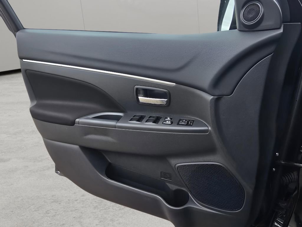 Used 2025 Mitsubishi Outlander Sport ES image 25