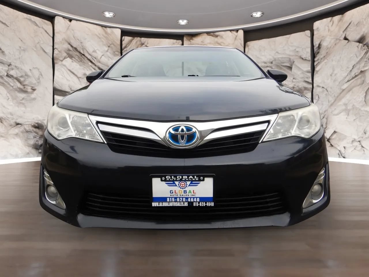 Used 2012 Toyota Camry XLE w/ Leather Pkg FWD image 2