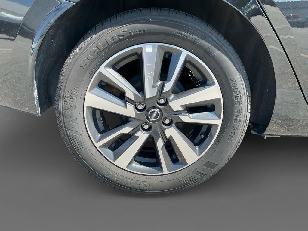 Used 2025 Nissan Versa SV FWD image 9