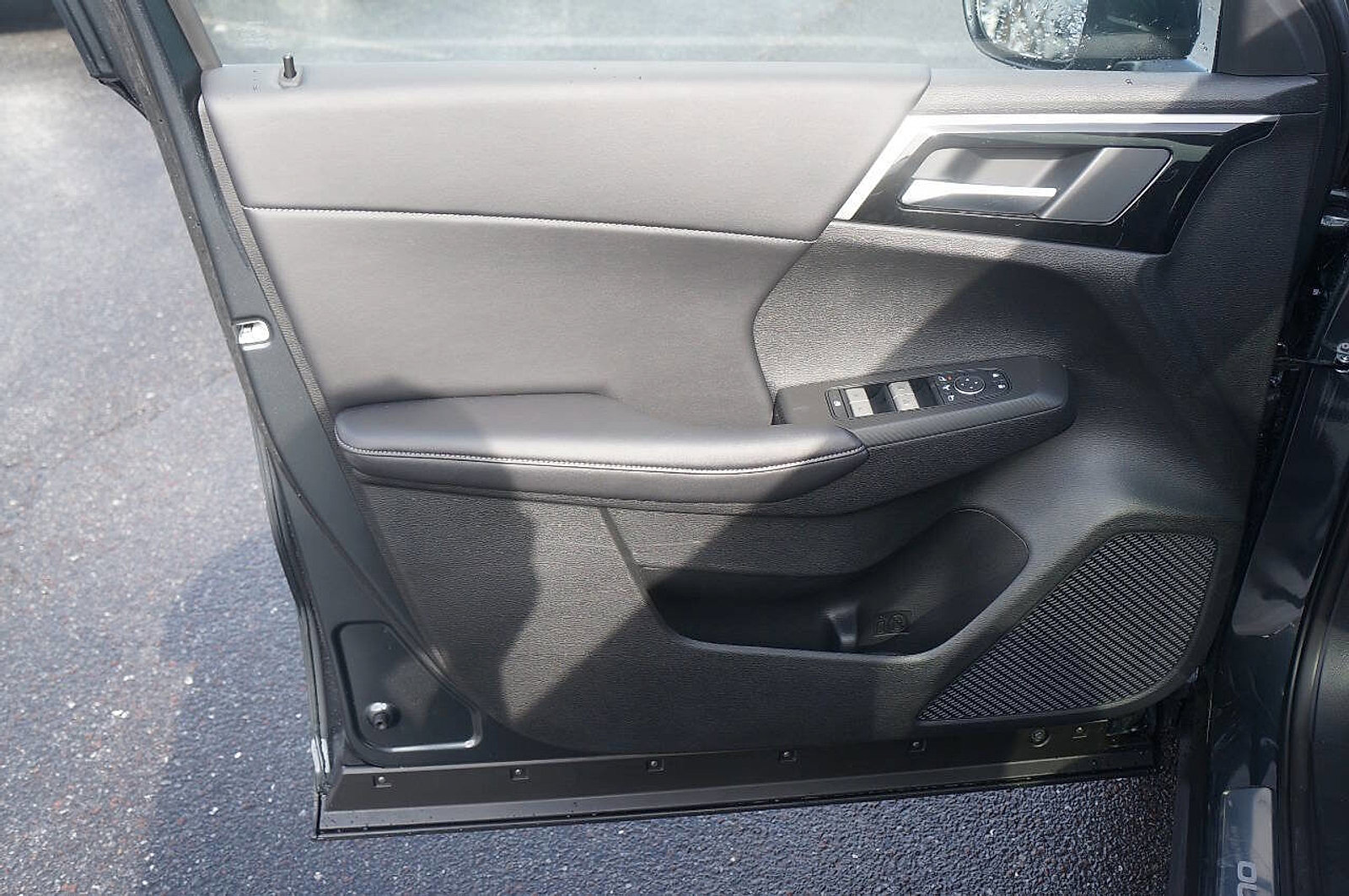 New 2025 Mitsubishi Outlander SE image 28