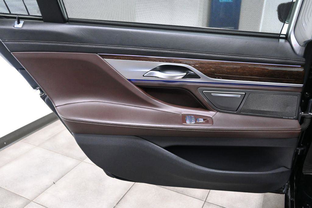 Used 2020 BMW 740i xDrive w/ Premium Package image 12