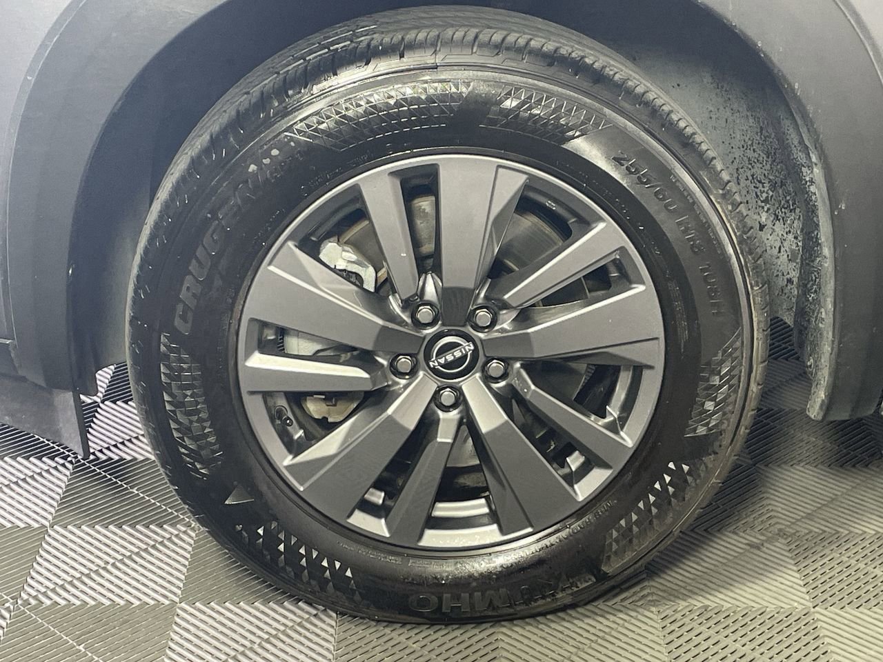 Used 2025 Nissan Pathfinder SV image 9