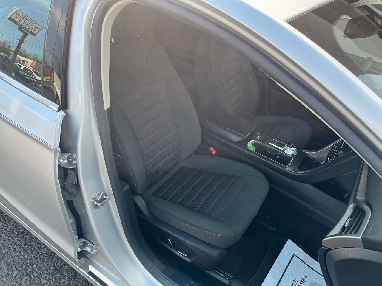 Used 2019 Ford Fusion SE image 28