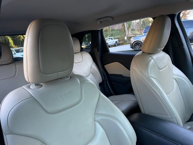 Used 2017 Jeep Cherokee Limited image 31