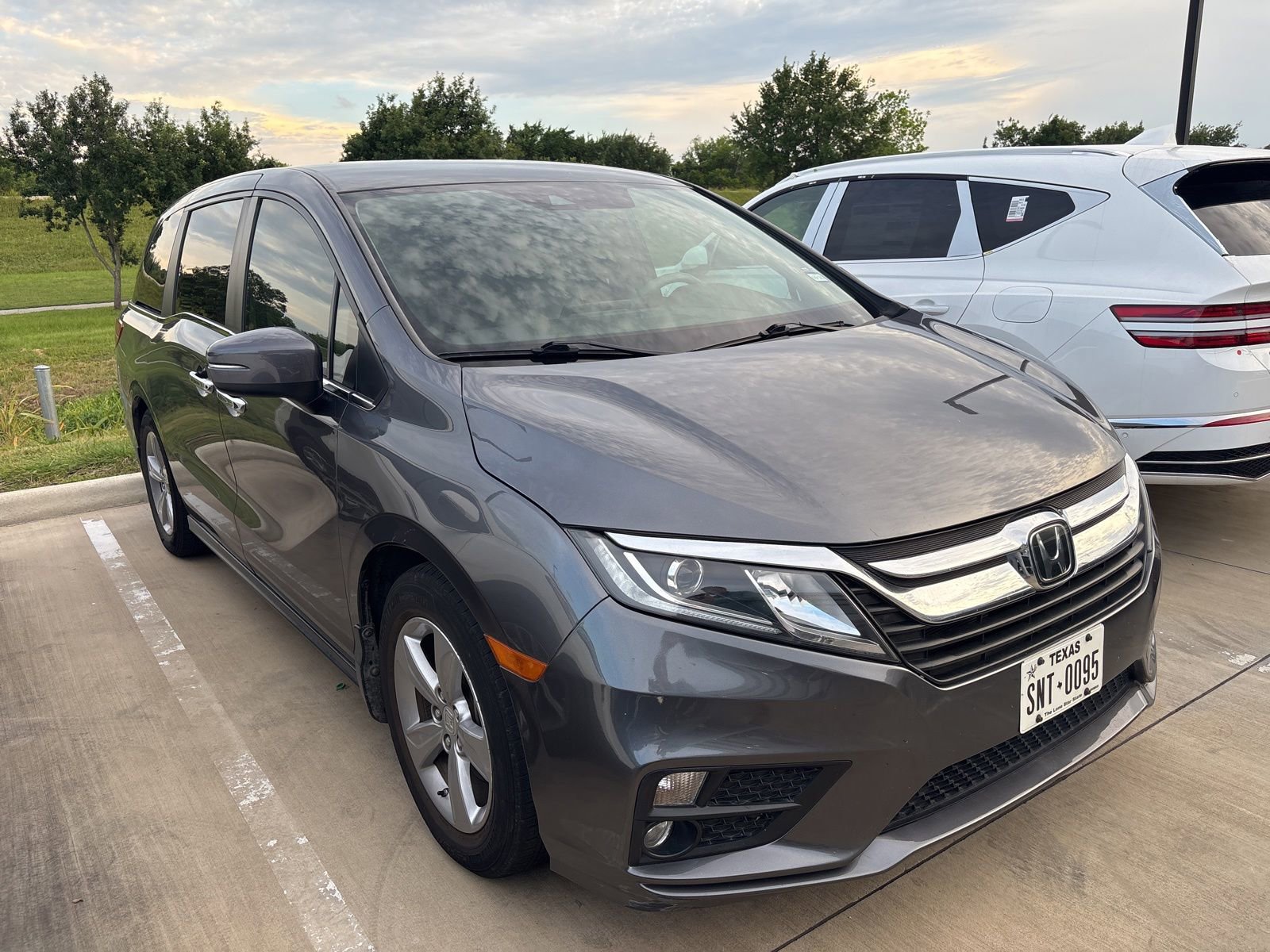 Used 2018 Honda Odyssey EX image 3