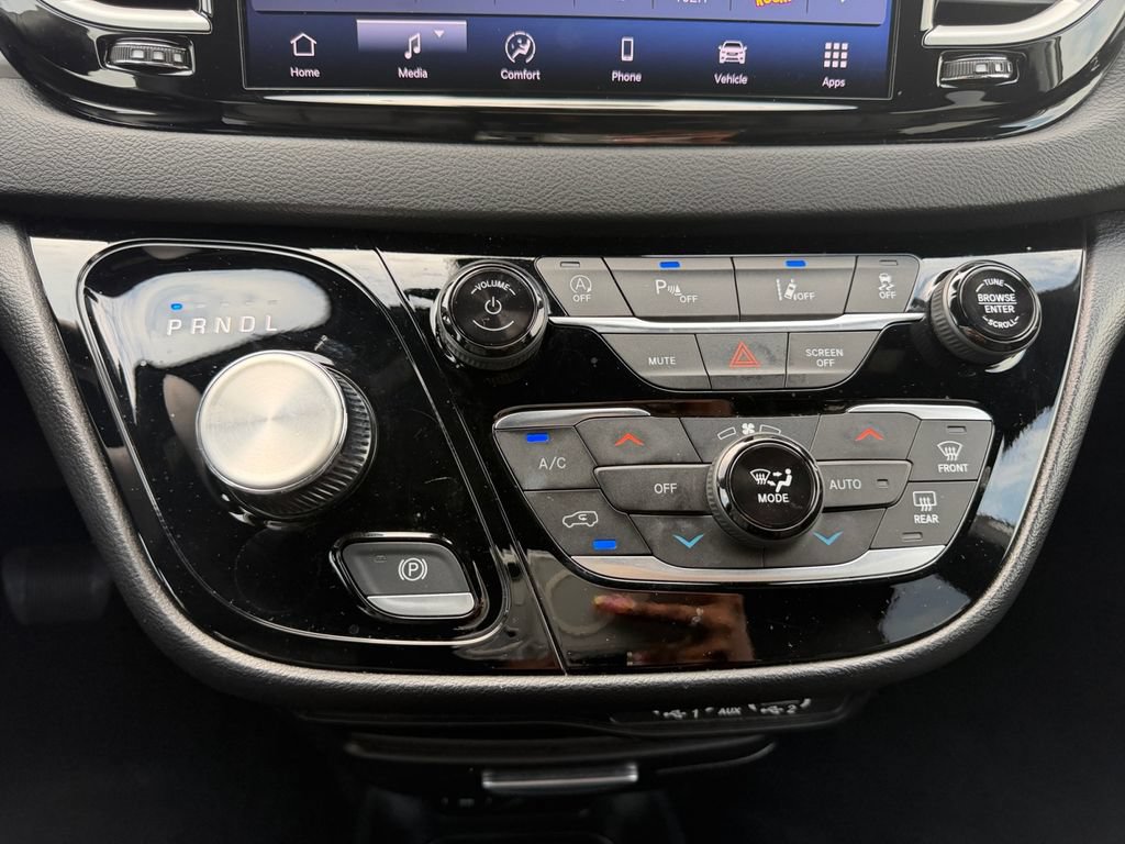 Used 2025 Chrysler Pacifica Select FWD image 10