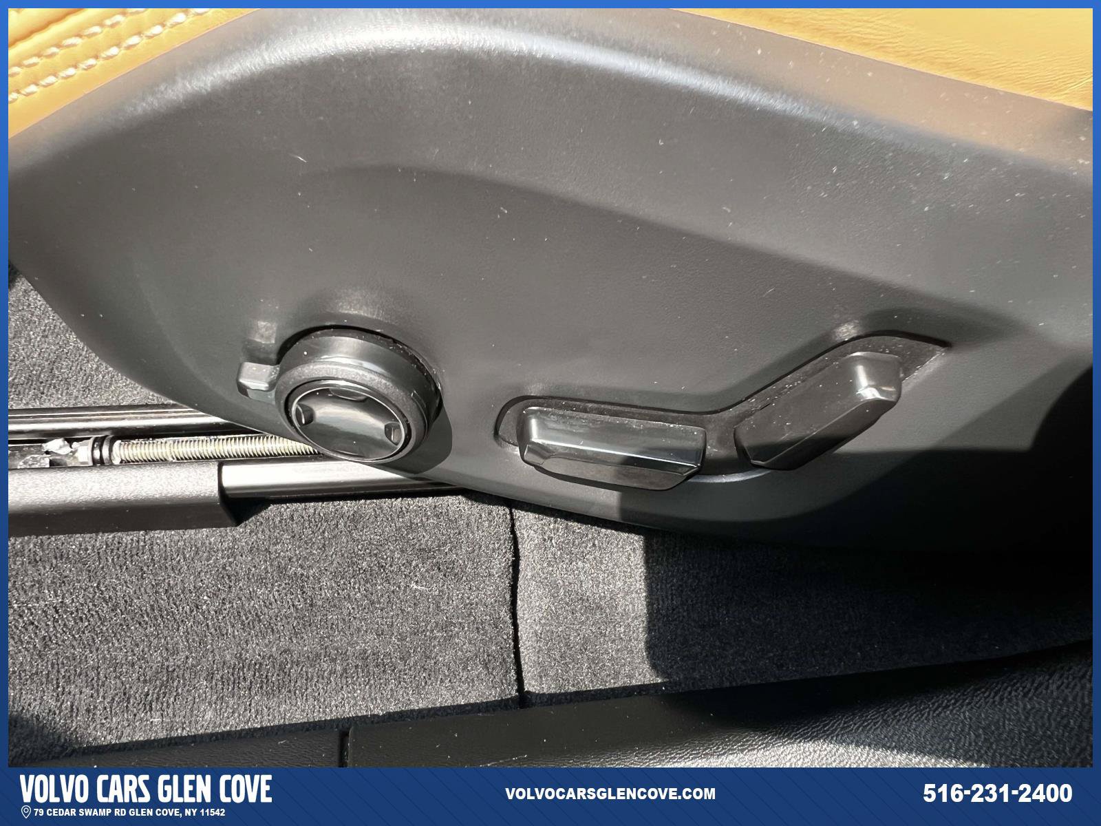 Certified 2025 Volvo XC60 B5 Ultra w/ Protection Package Premier AWD/4WD image 17