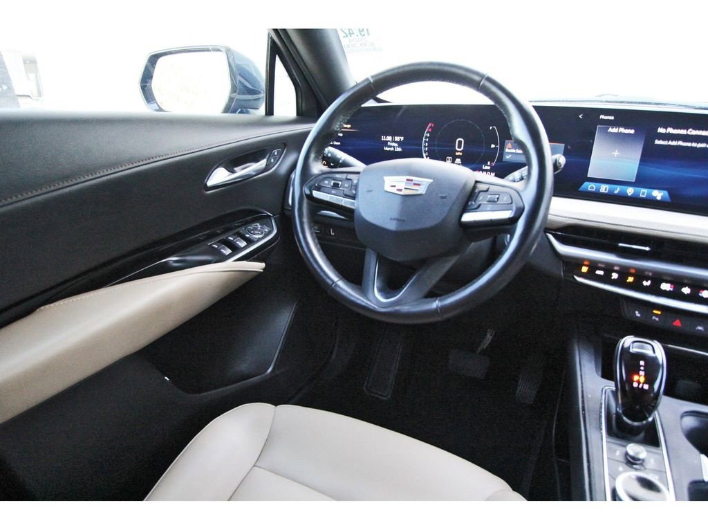 Used 2024 Cadillac XT4 Luxury w/ Cold Weather Package image 8