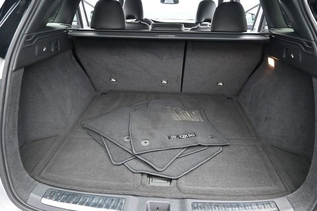Used 2019 INFINITI QX50 Essential w/ Sensory Package AWD/4WD image 18