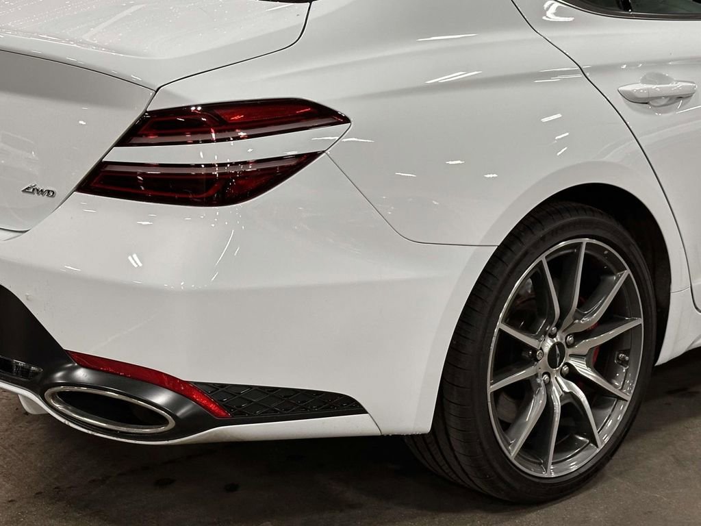 Used 2025 Genesis G70 2.5T AWD/4WD image 11