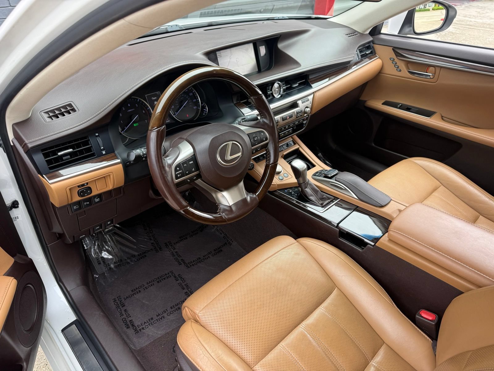 Used 2016 Lexus ES 300h w/ Ultra Luxury Package FWD image 19