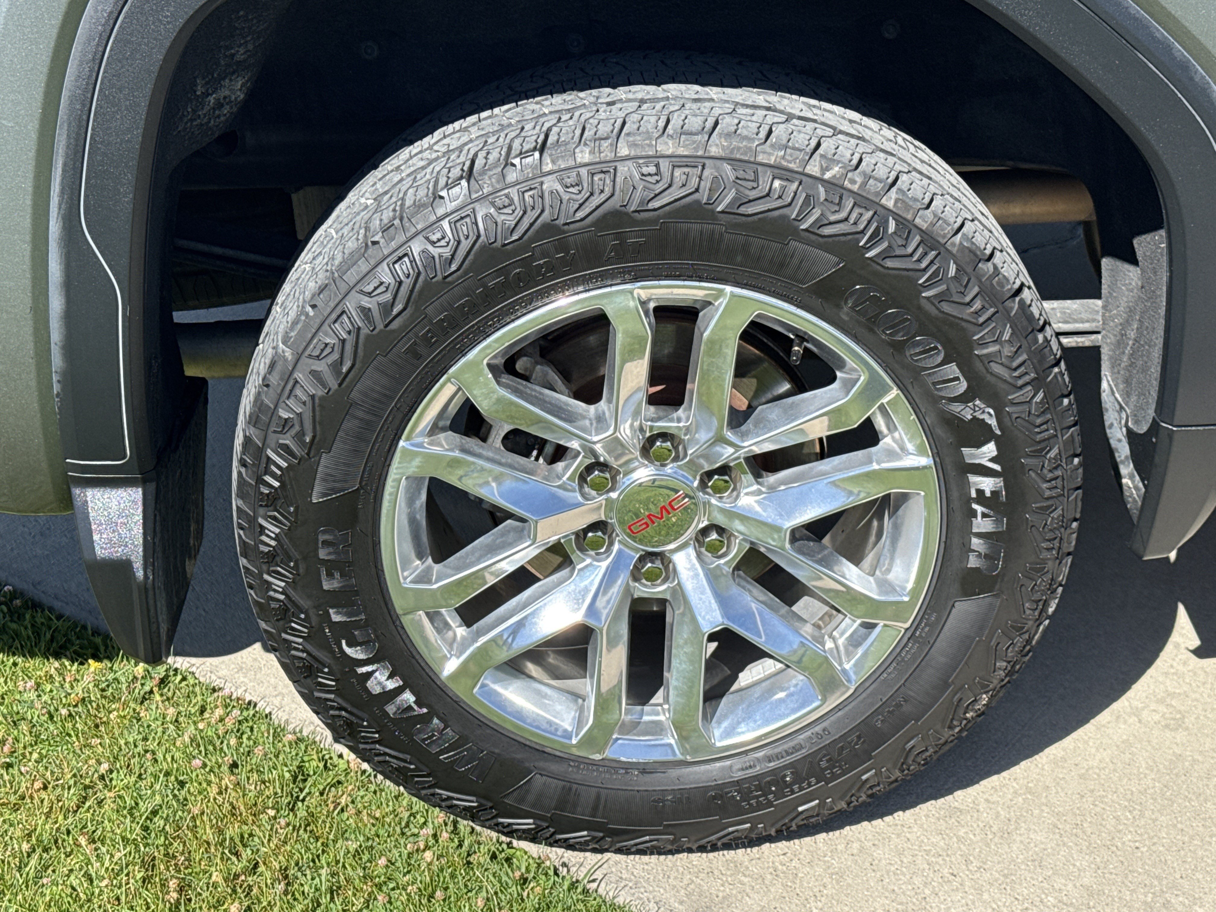 Used 2019 GMC Sierra 1500 SLT w/ Driver Alert Package I AWD/4WD image 12