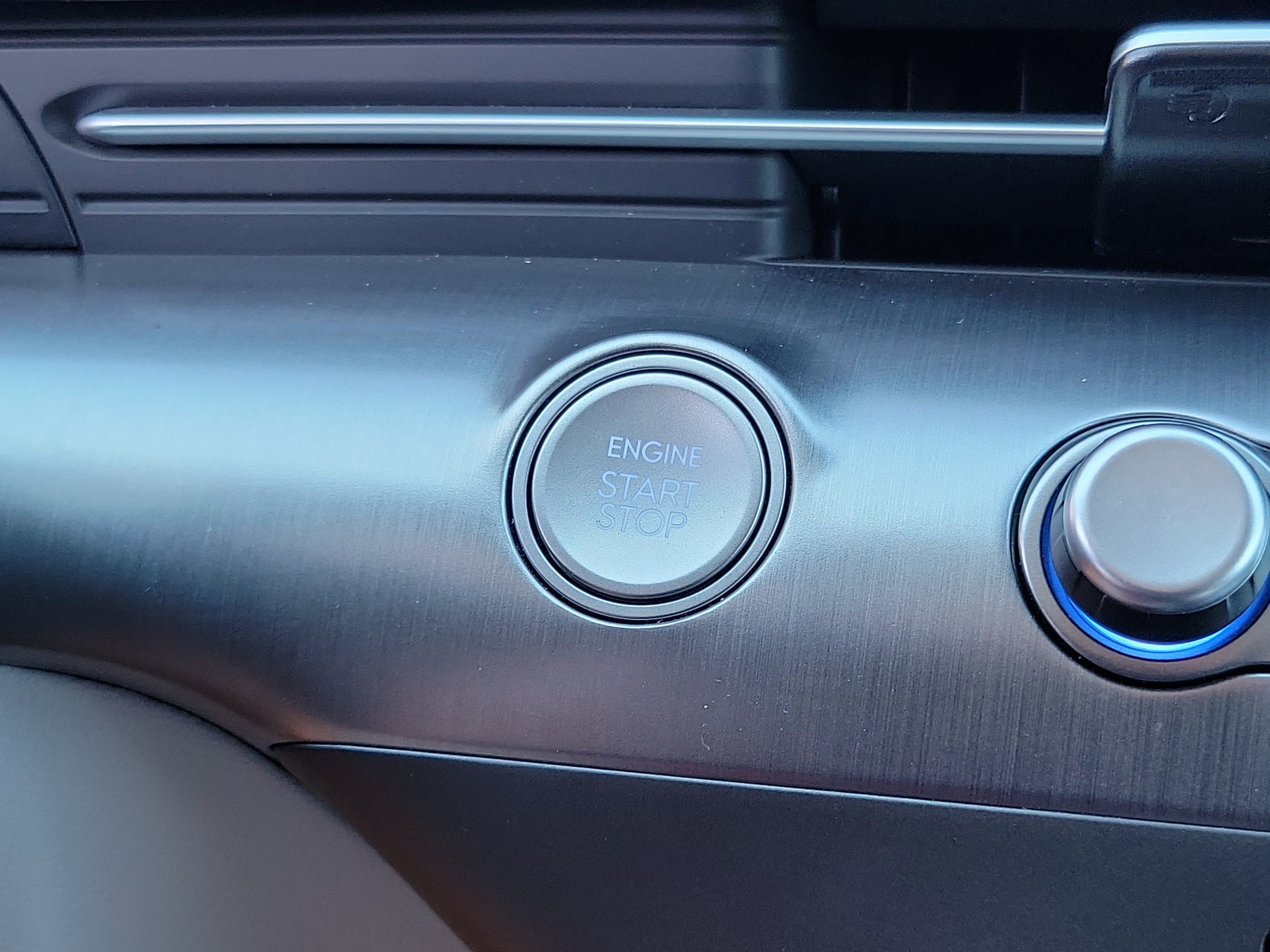 Certified 2025 Hyundai Kona SEL AWD/4WD image 16