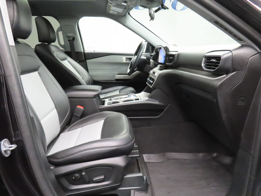 Used 2024 Ford Explorer XLT w/ XLT Sport Appearance Package AWD/4WD image 24