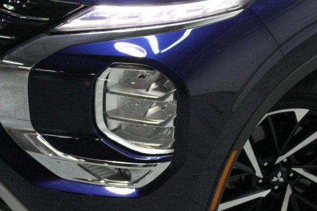 Used 2024 Mitsubishi Outlander SE image 2