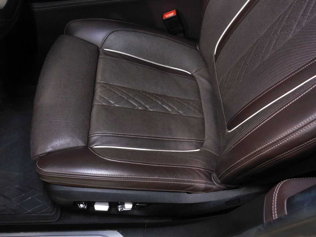 Used 2019 BMW 750i xDrive AWD/4WD image 29