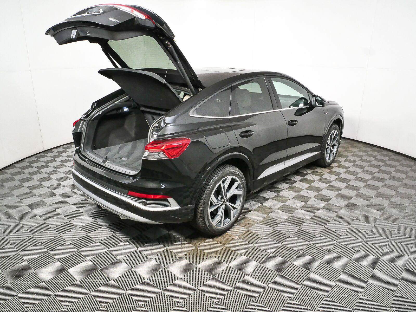 Used 2023 Audi Q4 e-tron Premium Plus w/ Premium Plus AWD/4WD image 30