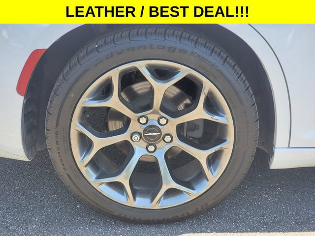 Used 2018 Chrysler 300 S RWD image 6