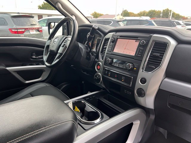 Used 2019 Nissan Titan PRO-4X AWD/4WD image 11
