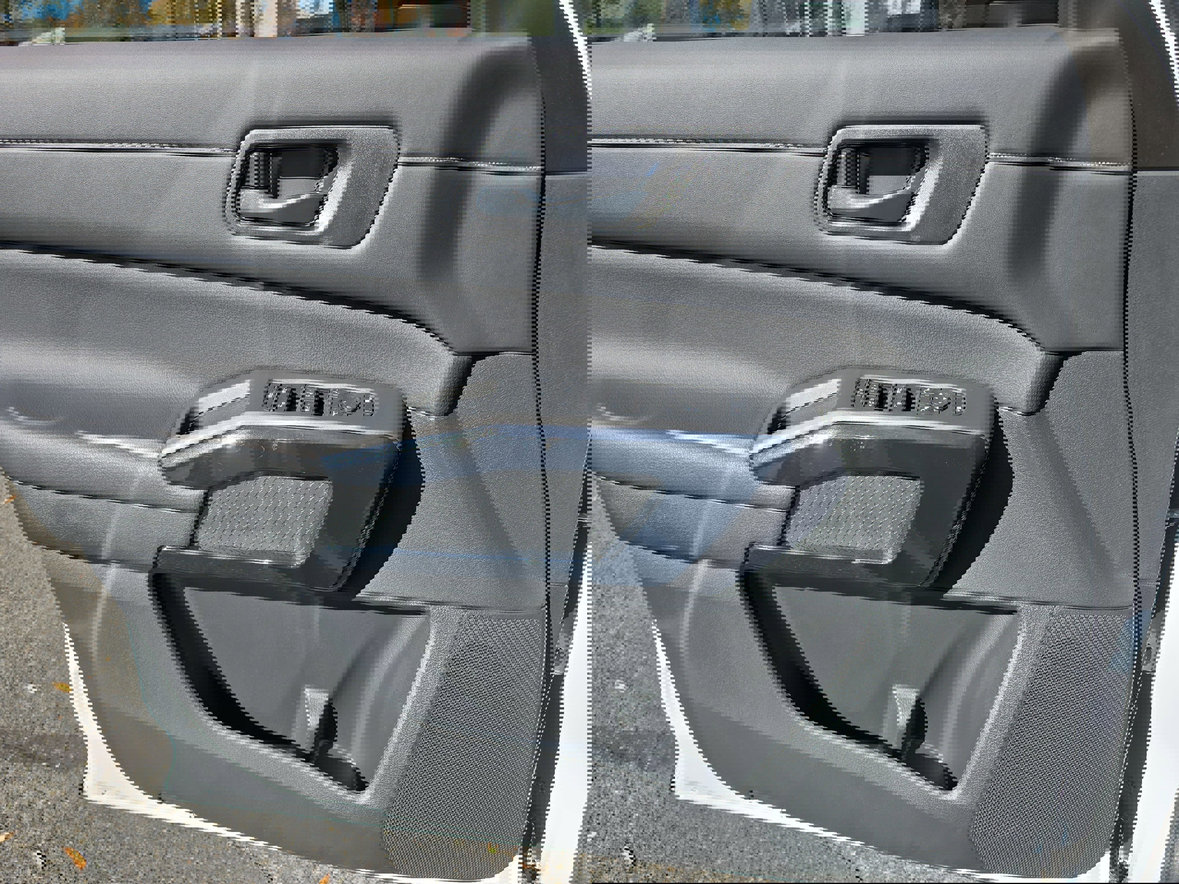 New 2025 Nissan Pathfinder SV w/ Black Appearance Package image 27