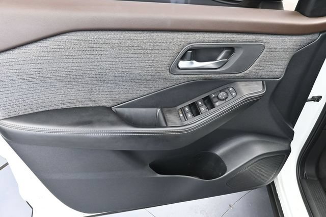 Used 2023 Nissan Rogue SV FWD image 25